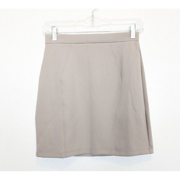 Aritzia Talula Skirt Womens Small Gray Mini Stretch Nylon Casual Active Neutral - Picture 1 of 8
